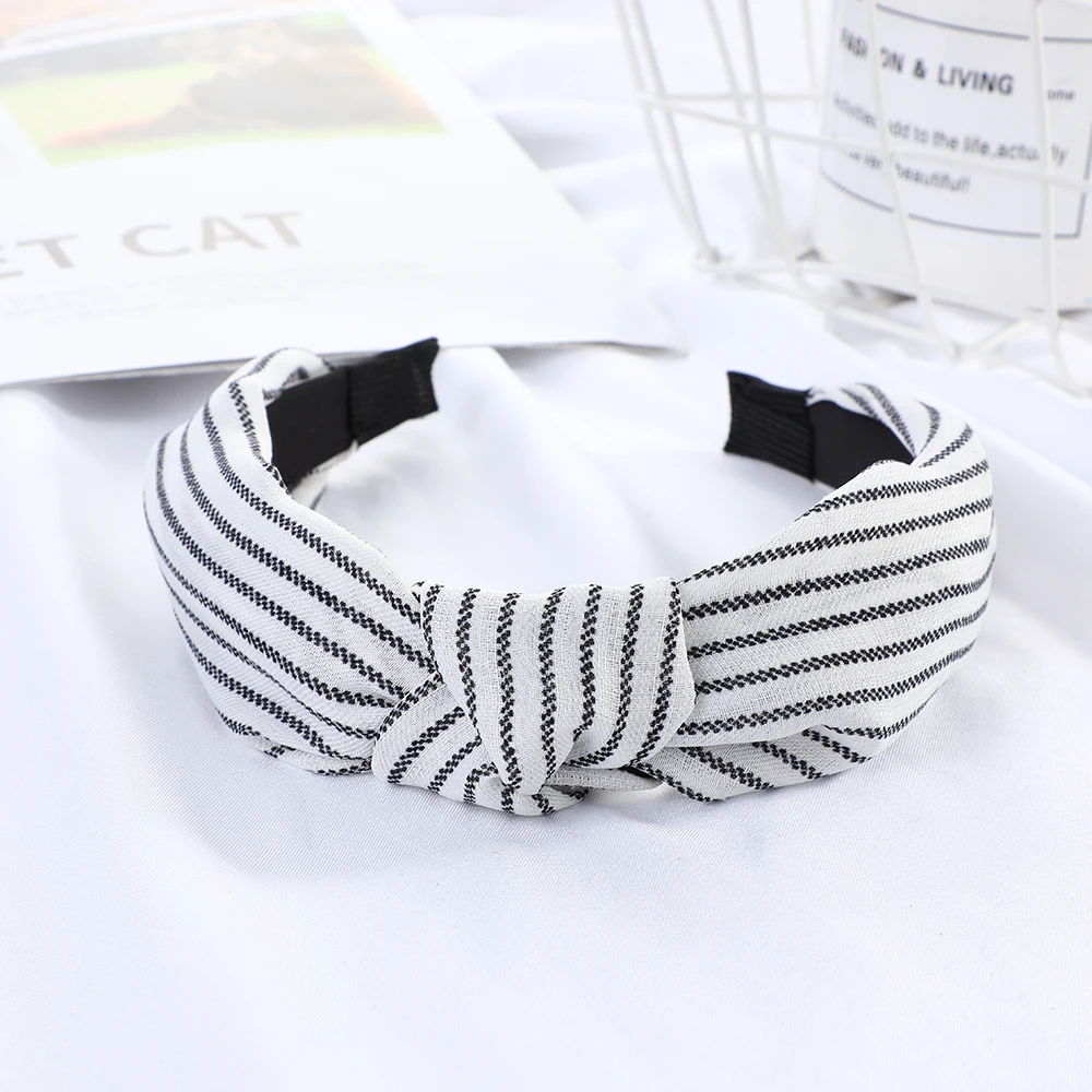 

A variety of fabric plaid floral hair bands, women's wild out simple hair headband, new version of hair pressure headdress