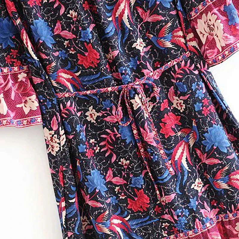 Женское винтажное мини-платье с цветочным принтом V-образным вырезом и