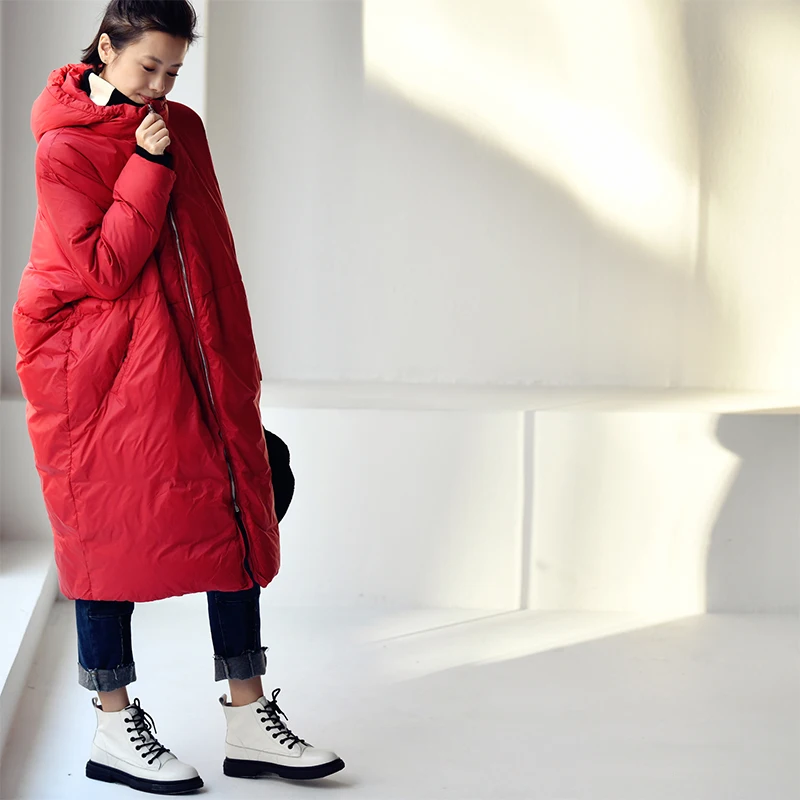 Куртка-кокон женская зимняя тонкая светильник легкая длинная с капюшоном -