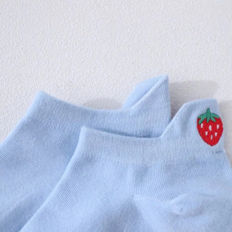 

Female Summer Cotton Boat Socks Cute Cartoon Strawberry Embroidery Ankle Shallow Mouth Contrast Color Short Hosiery