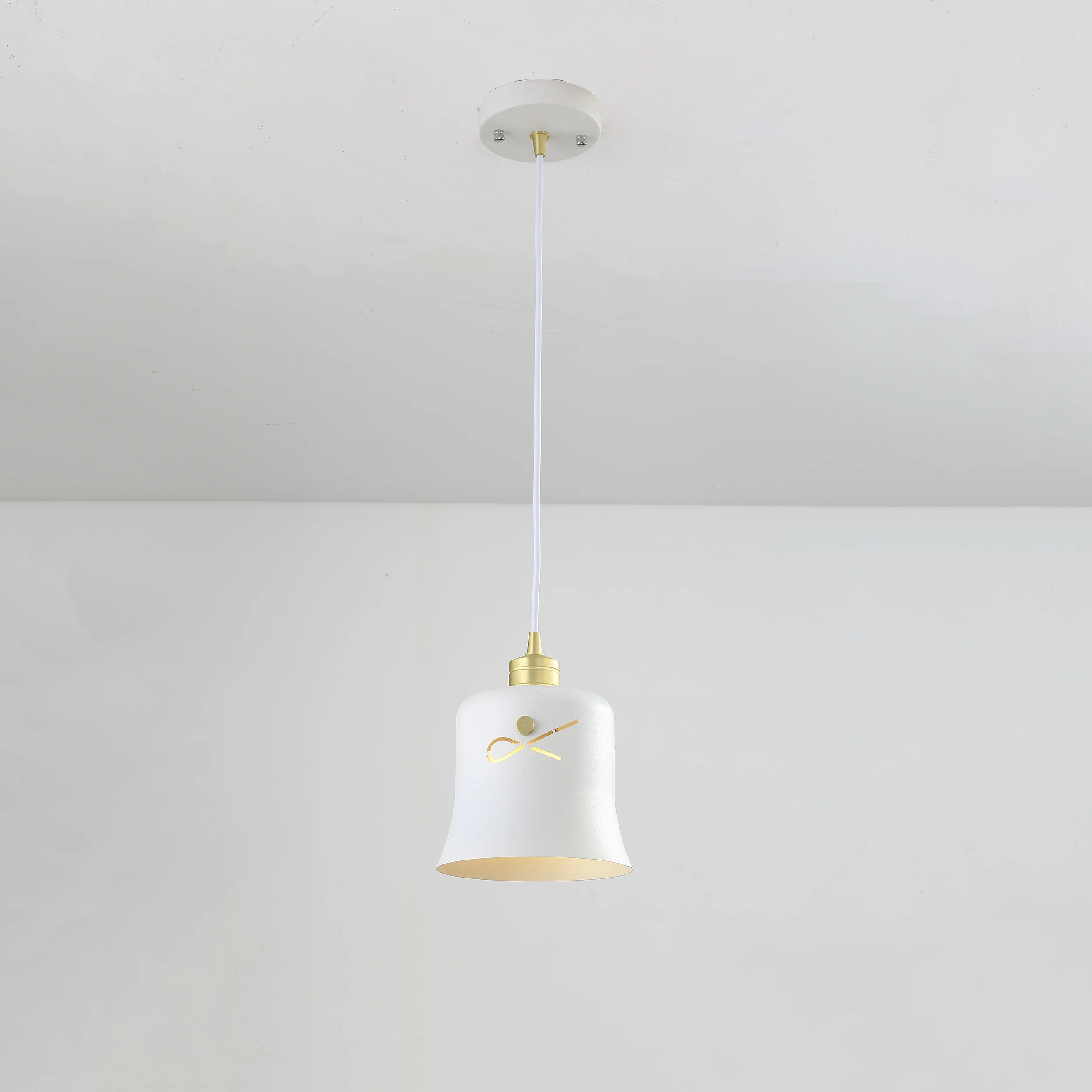 Простой железный подвесной светильник в стиле лофт лампа скандинавском с черным