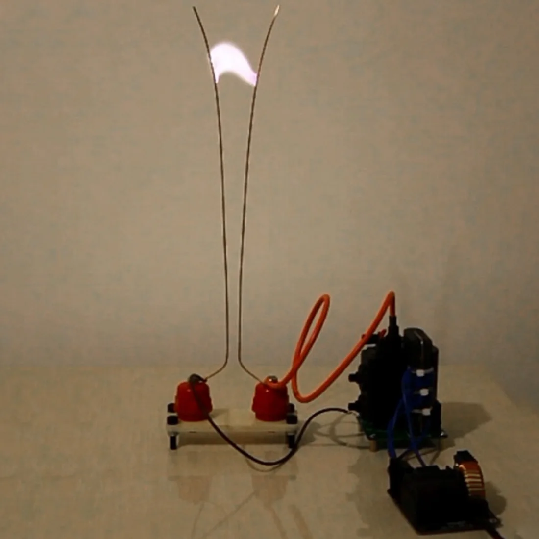 

Jacob лестница высокого напряжения Arc Cool DIY Набор для студенческого эксперимента (версия для массовых деталей, включая источник питания высоко...