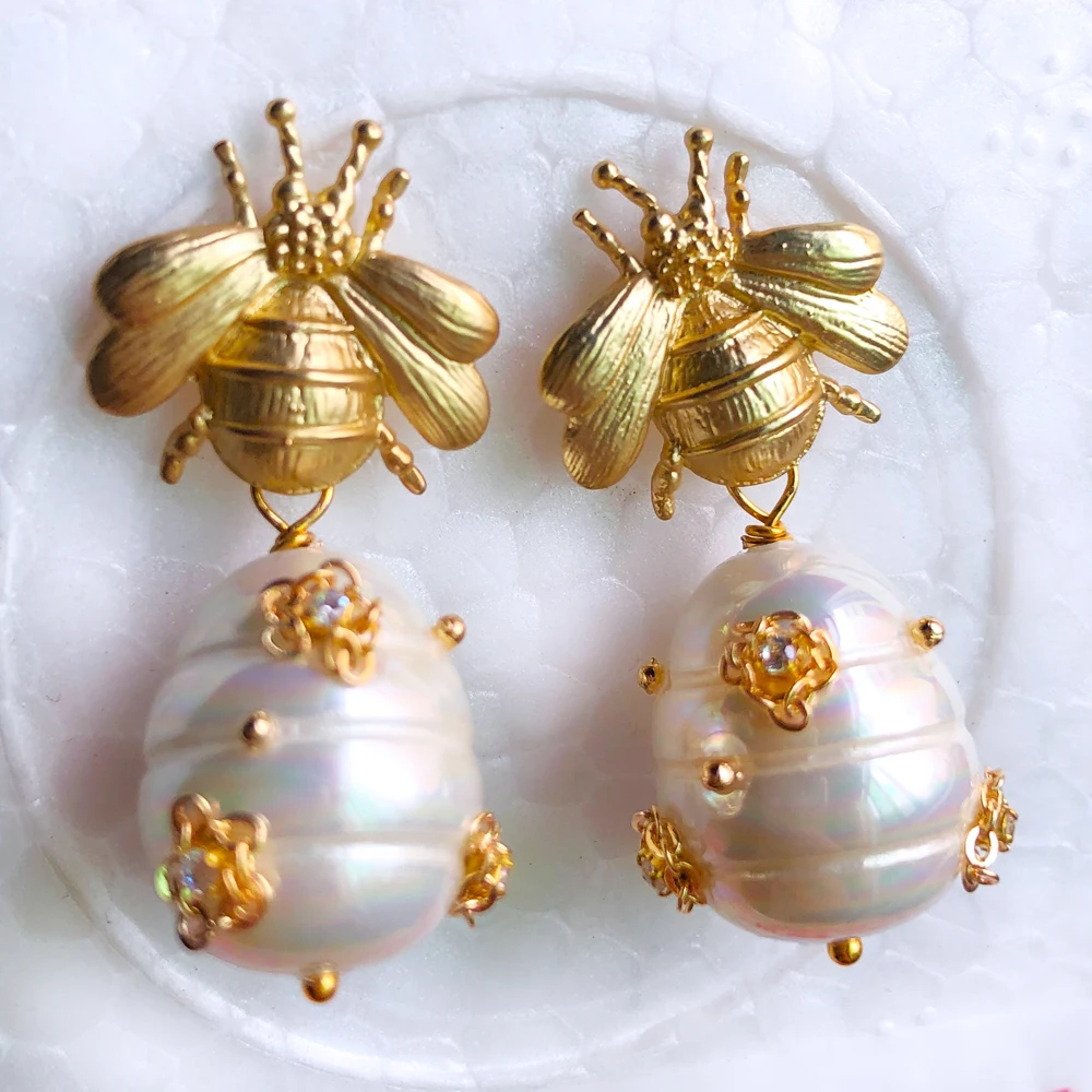 

Noble Trendy Vintage golden Cute bee natural pearl Pendant Earrings for Women Girl Bridal Wedding Party Show Earring Jewelry