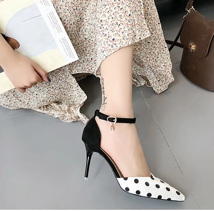 Женские сандалии в горошек с острым носком на тонком каблуке 6 см удобные туфли