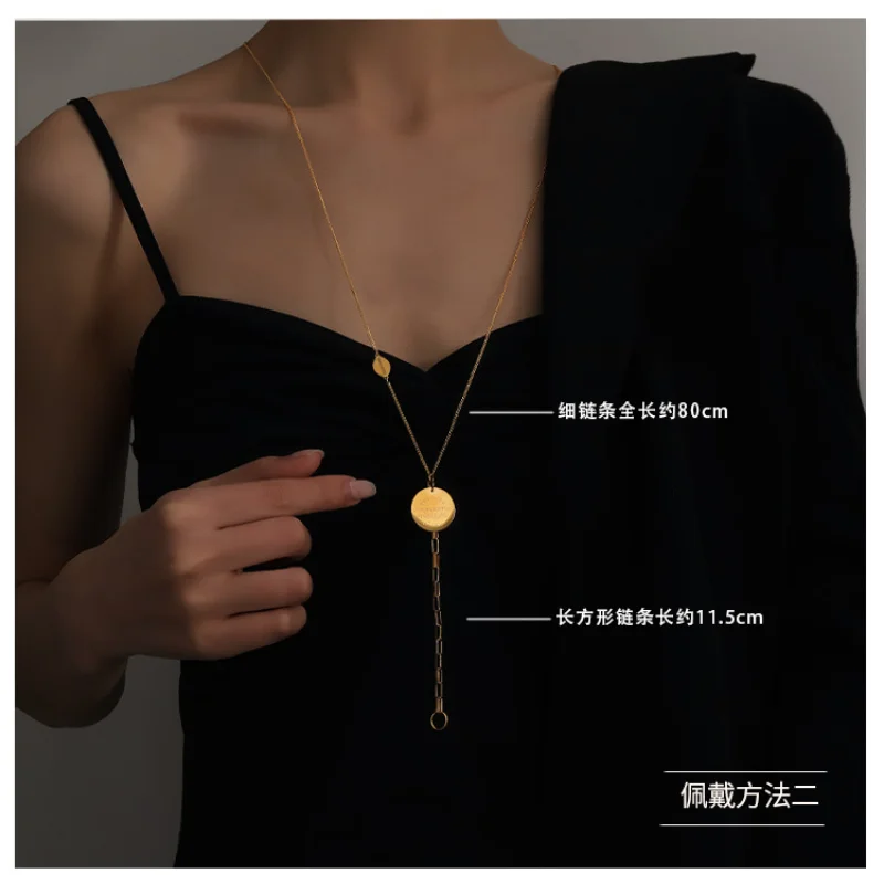

Non-fading light luxury double-layer necklace ins temperament collarbone chain sweater chain initial charms hip hop jewelry
