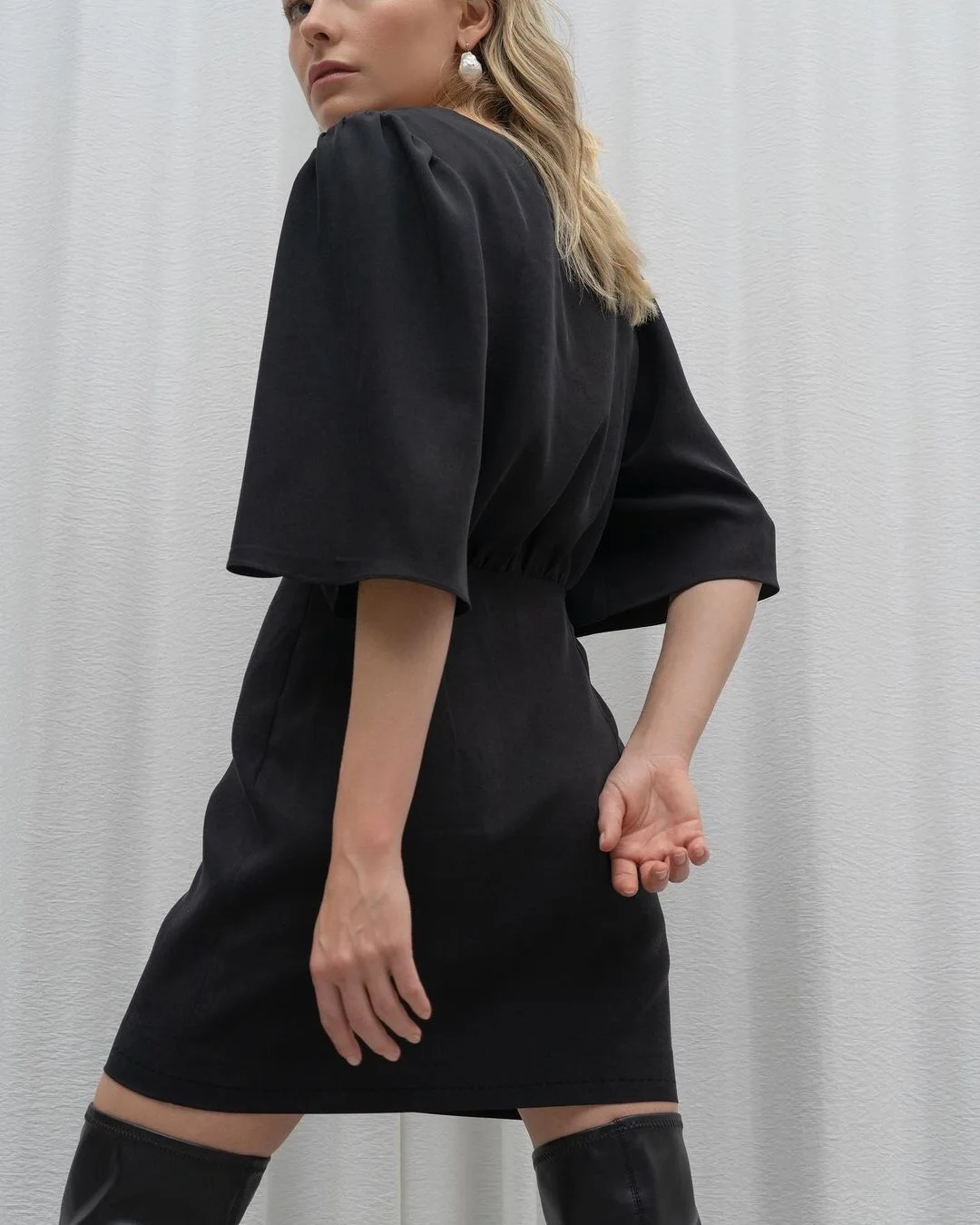 

Women Office Lady Puff Sleeve Black Party Dress Half Sleeve Sexy Deep V neck Solid A-line Mini Dress 2021 Summe Fashion Dress