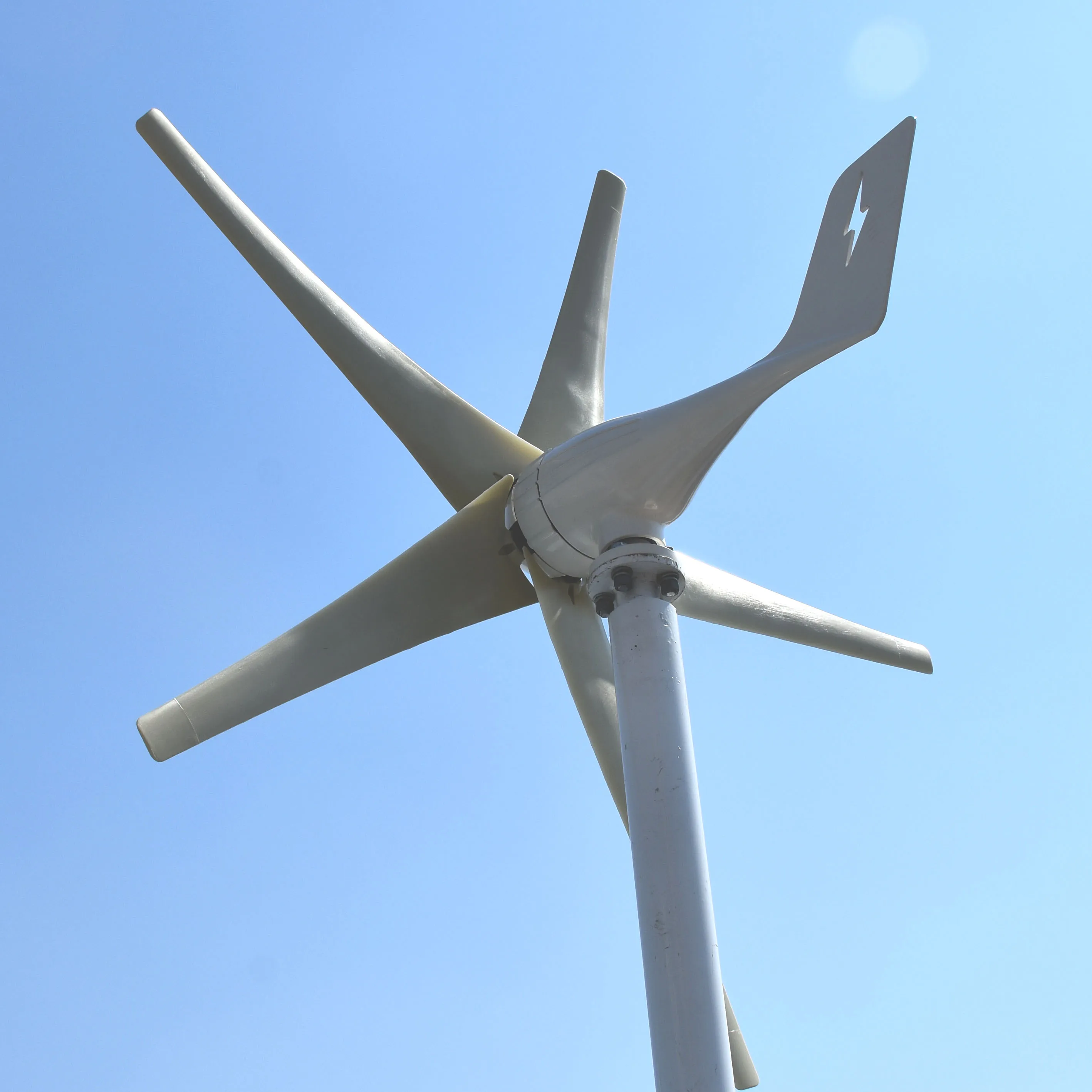 

Factory Outlet Free Energy 600W 800W 3/5 Blades Windmill 12V 24V Wind Power Small Wind Turbine Generator With MPPT Controller