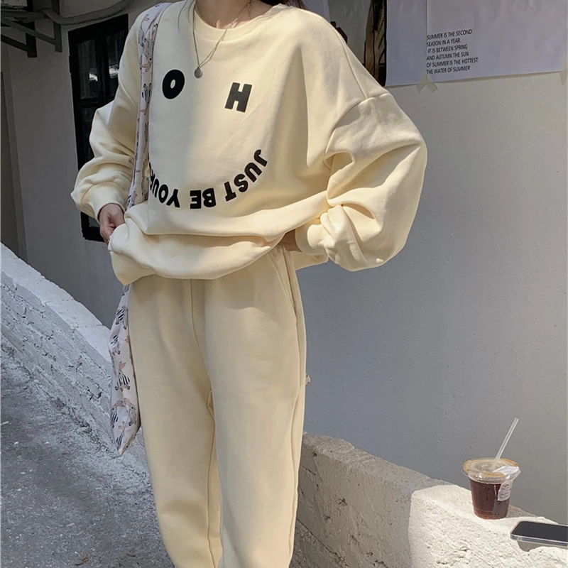 Осенне-зимние женские спортивные костюмы с круглым вырезом и буквенным принтом
