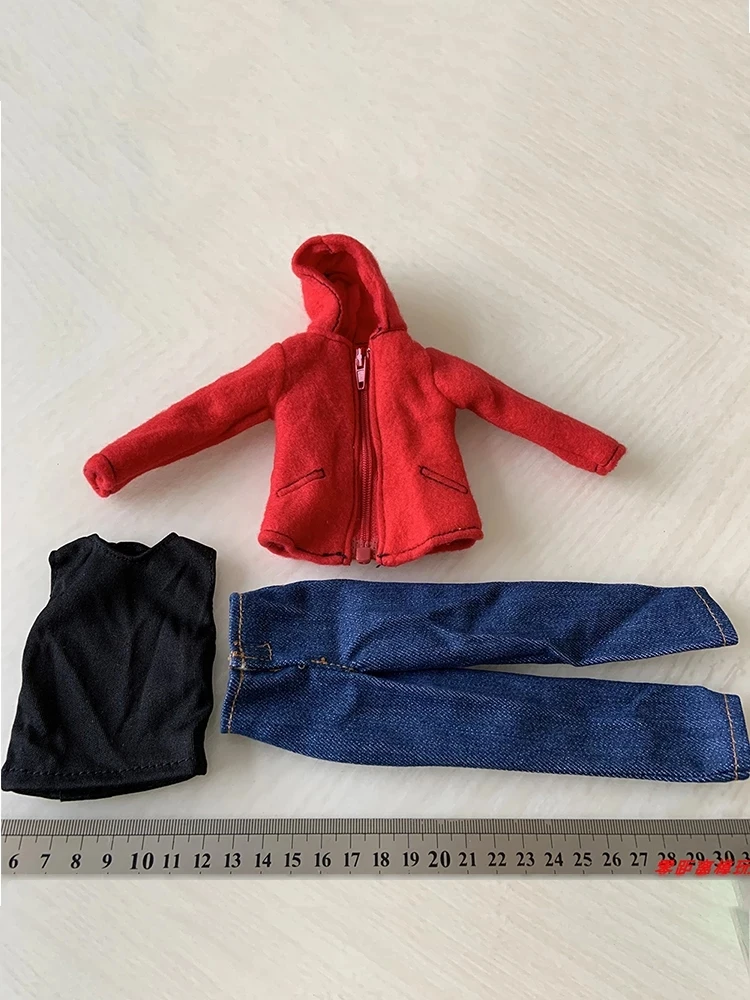

1/6, комплект с кофтой красного цвета и черный жилет и джинсы аксессуары, подходит для детей возрастом от 12 дюймов Подвижная кукла тела игрушк...