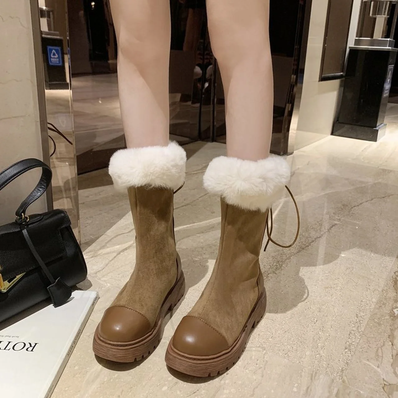 

Winter Shoes Women Warm Snow Boots with Fur Fashion Brand Ladies Footware Black with Fur Female Plush Botas Mujer Invierno 2021