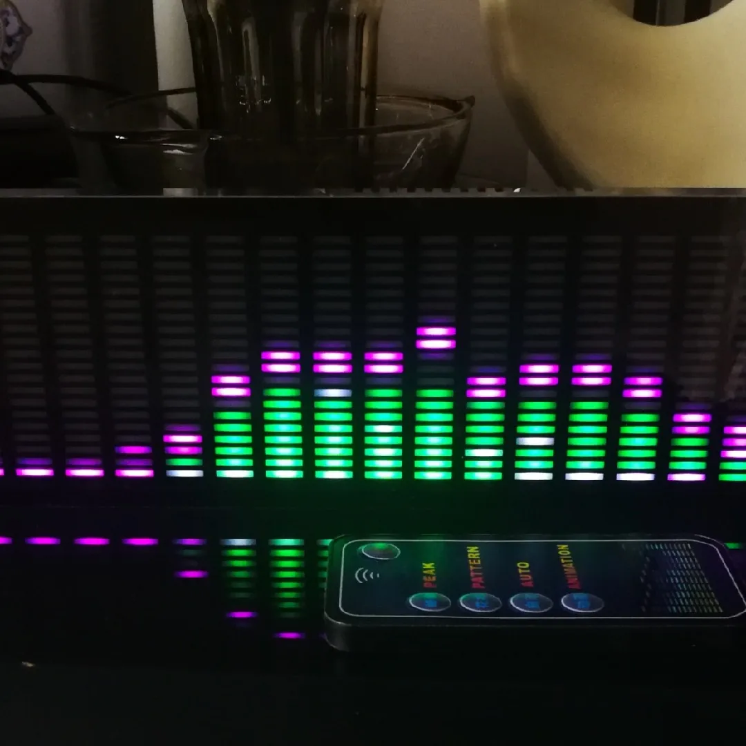 Полноцветные настольные украшения с музыкальным спектром автомобильные часы