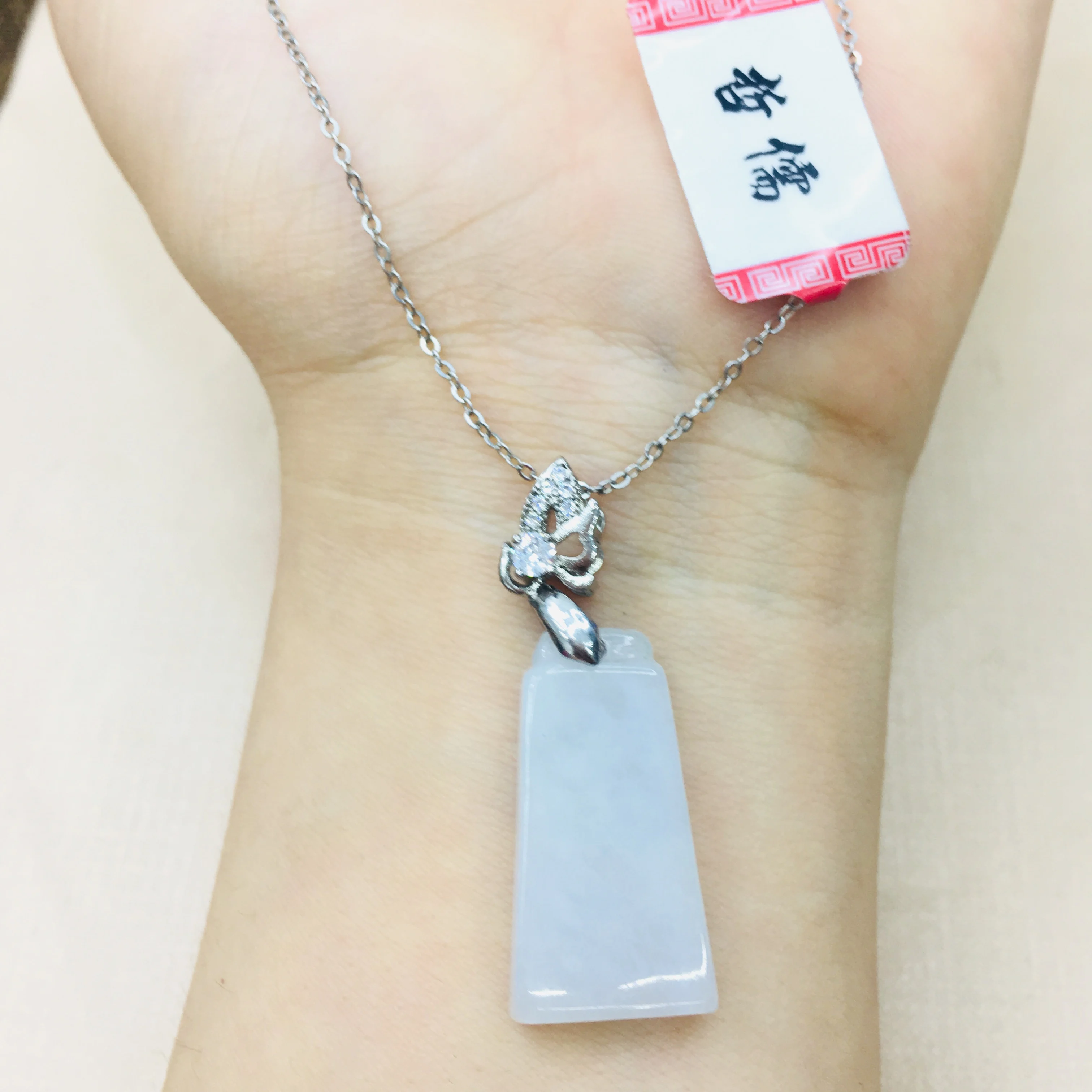 Натуральный бирманский изумруд нефритовая резьба подвеска на удачу с блестящим