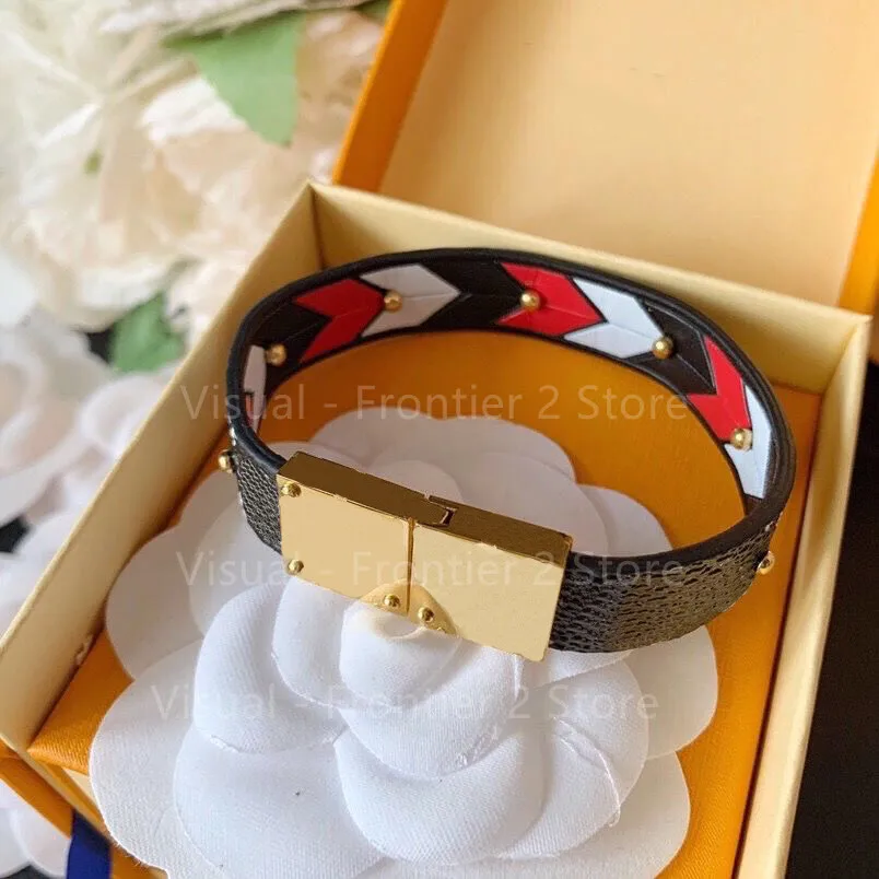 

New Luxury Brown Presbyopia Four-Leaf Clover Double-Sided Leather Bracelet Fashion Trend Men And Women Same Style Bracelet 2021