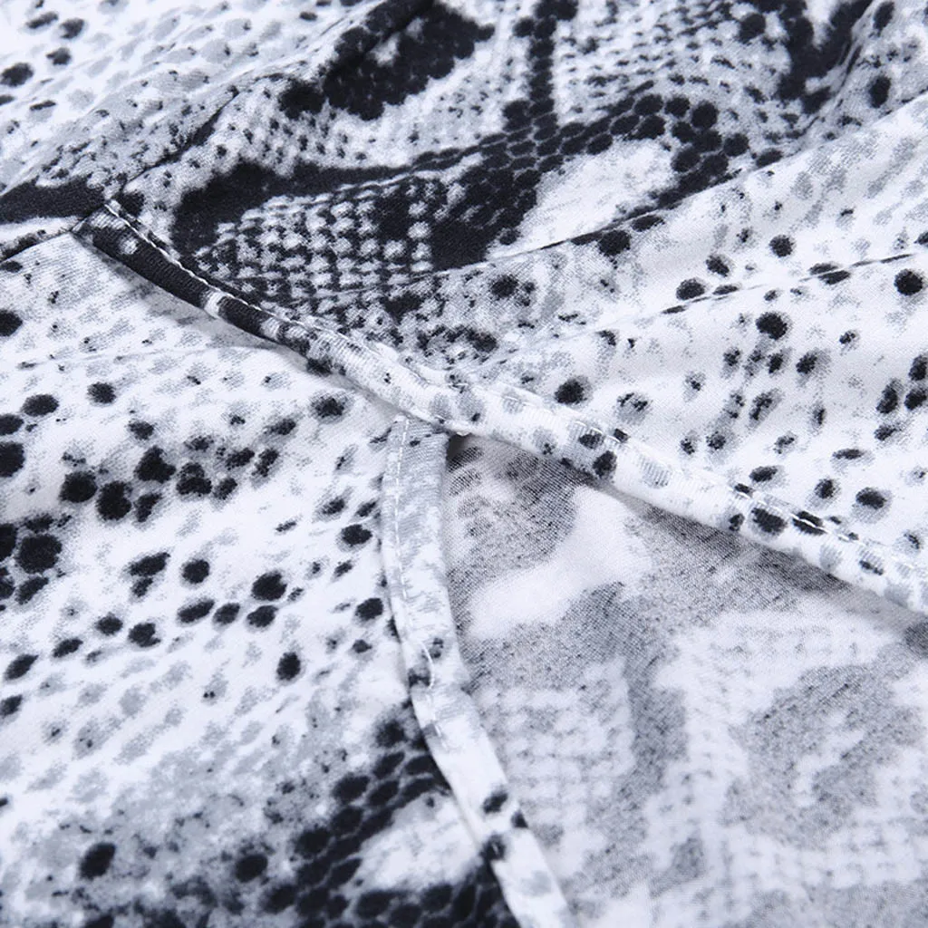 Женское облегающее платье-мини с открытыми плечами длинным рукавом и принтом под