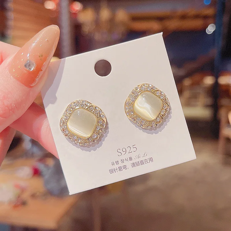 

S925 Silvers 2021 Fashion Korean Geometric Earrings Square Diamonds Inlaid Shiny Metal Jewelry for Women Exquisite