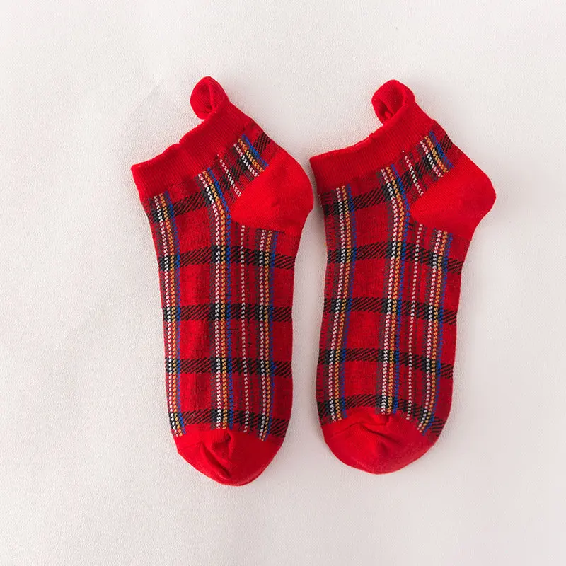 Harakuju women cute cartoon individuality short socks unisex funny hipster Christmas Halloween gift socks - Цвет: Asymmetrical Red