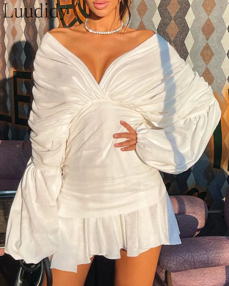 

Ruched Bell Sleeve V-Neck Casual Dress