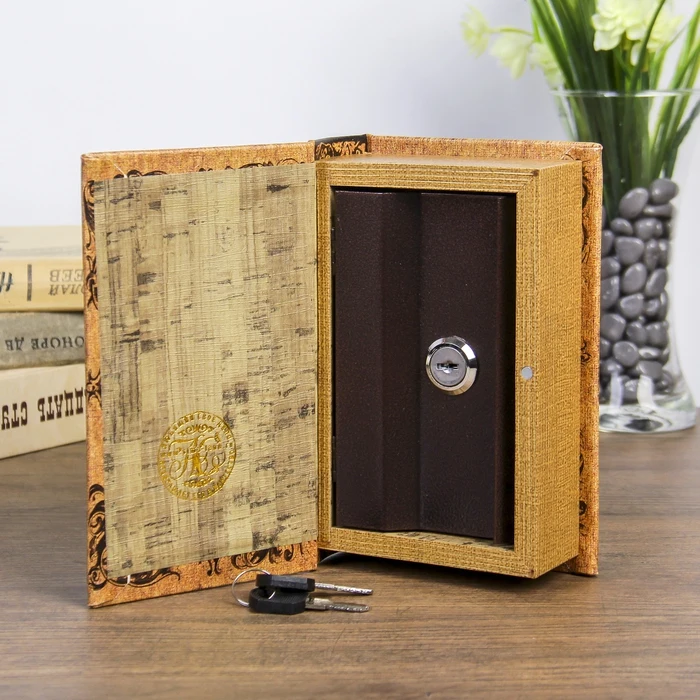 Сейф-книга дерево Медальон и вензеля кожзам 17х11х5 см 3622204 | Безопасность защита