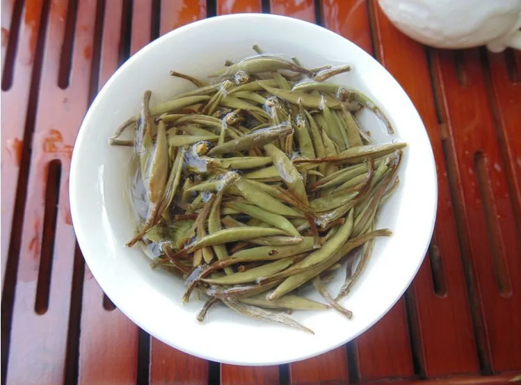 

Yunnan Spring Moonlight White Raw Tea White Bulk Big White Hao Single Bud Silver Needle 250g 500g