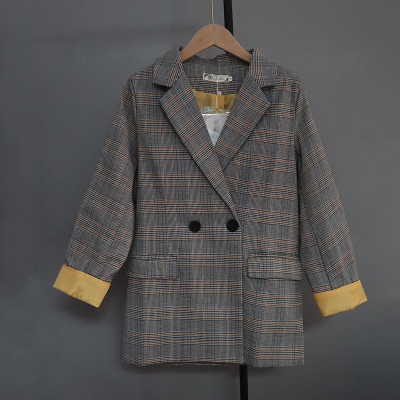 Женский блейзер с длинным рукавом офисный двубортный в клетку уличном