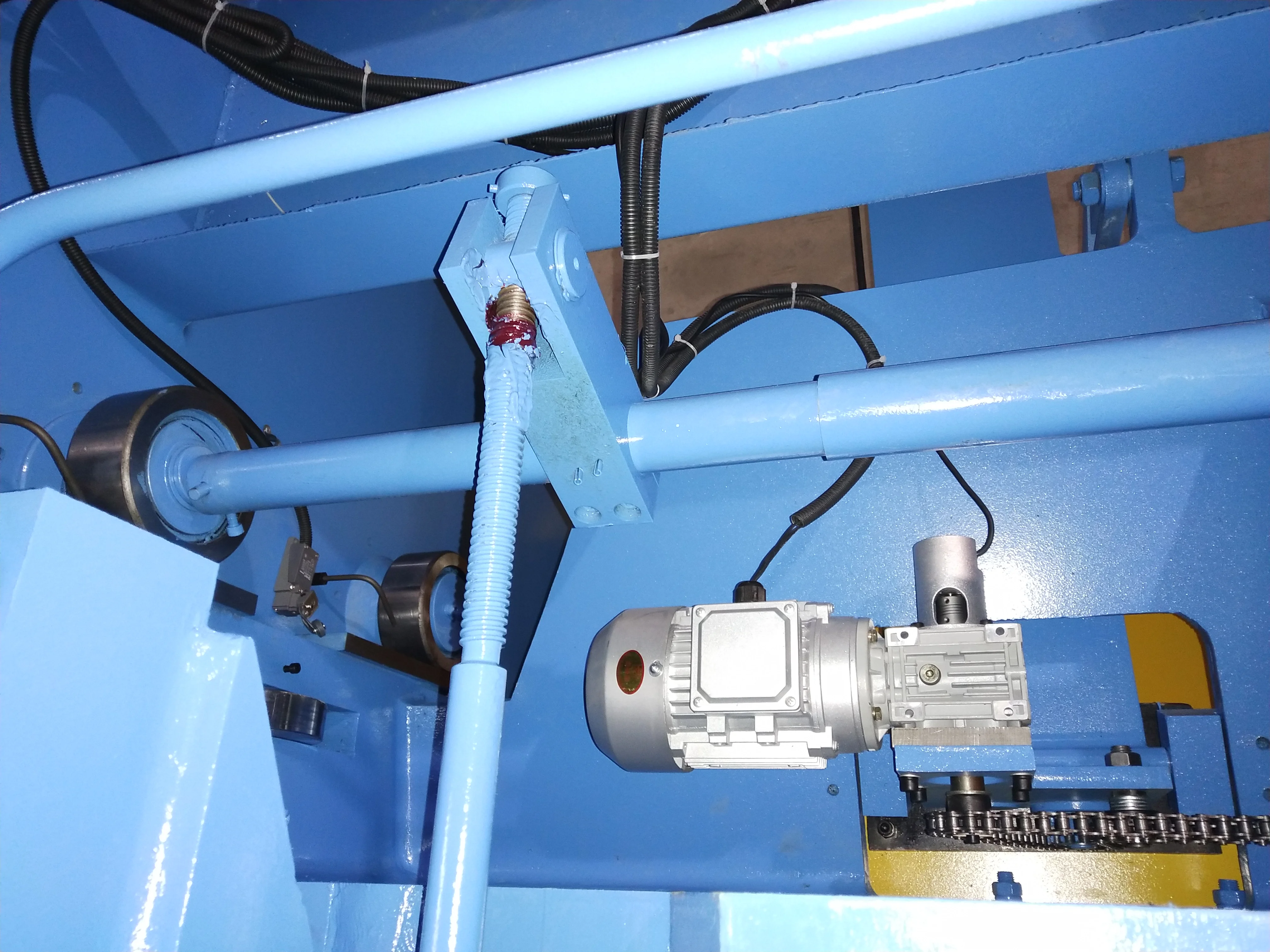 Гидравлическая гильотинная машина для резки листового металла с ЧПУ