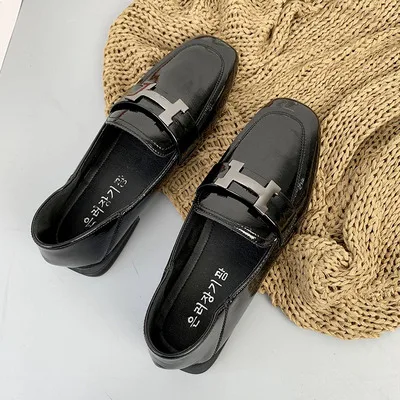 

2021 spring and autumn new square toe loafers fashion British patent leather casual large size flat shoes women