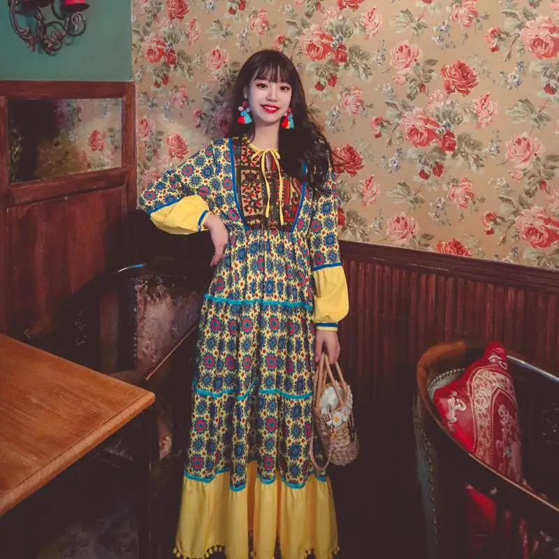 

Make web celebrity with restoring ancient ways with national wind heavy embroidery posed loose holiday dress three color printin