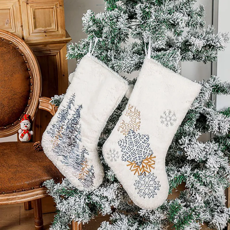 

Hot Christmas Stockings Xmas Stockings Decorations Embroidery Gift Candy Bag for Xmas Holiday Party Home Decoration