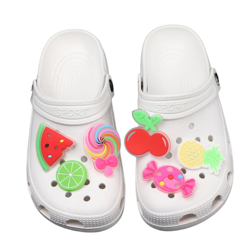 

Шлепанцы с отверстиями, пряжка для обуви в стиле аниме, милые рисунки, Кроксы, Jibz, украшение, дизайнерские фрукты, конфеты, аксессуары, садова...
