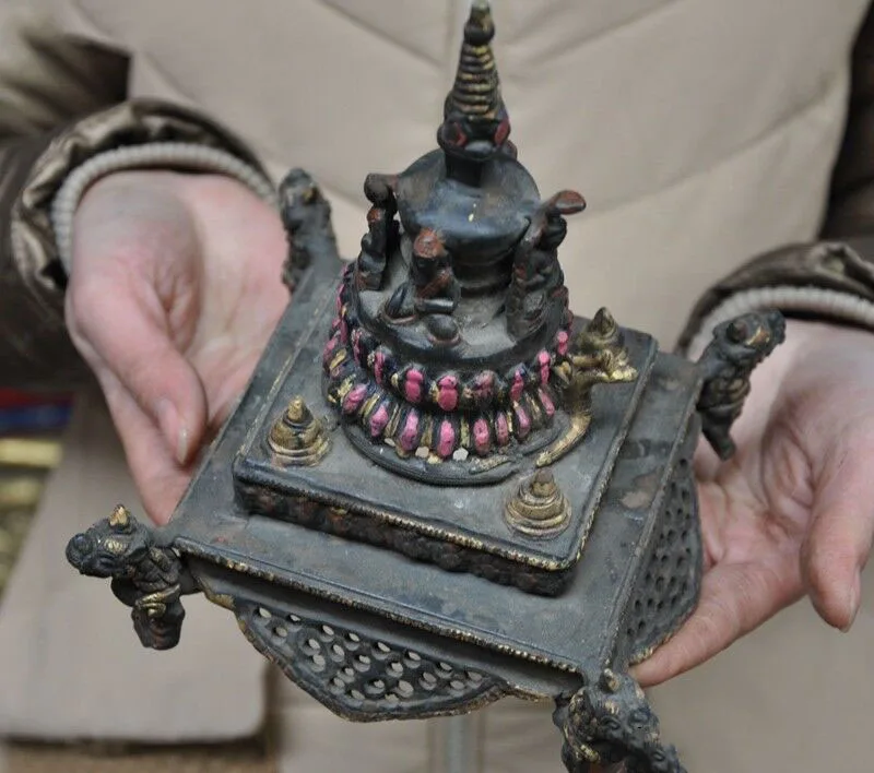 

wedding decoration 7"Rare old Tibet Buddhism temple bronze Painted beast Buddha Pagoda Tower Statue