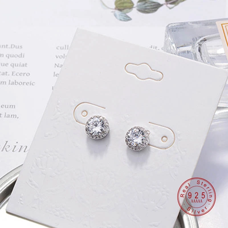 Женские серьги гвоздики серебряного цвета с круглыми кристаллами и фианитом