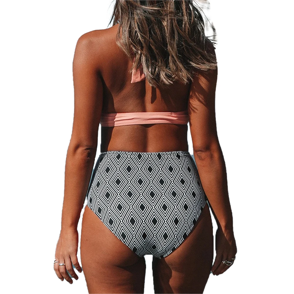 Комплект бикини женский из двух предметов пикантный розовый топ с лямкой на шее и