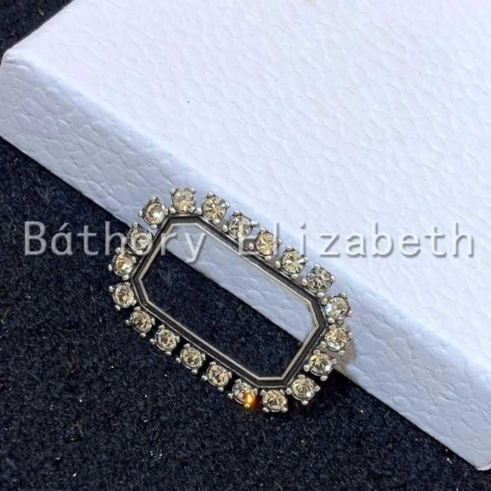 

Bathory Elizabeth women's new stylish letter brooch retro gold metal party brooch Jewellery accessories for woman