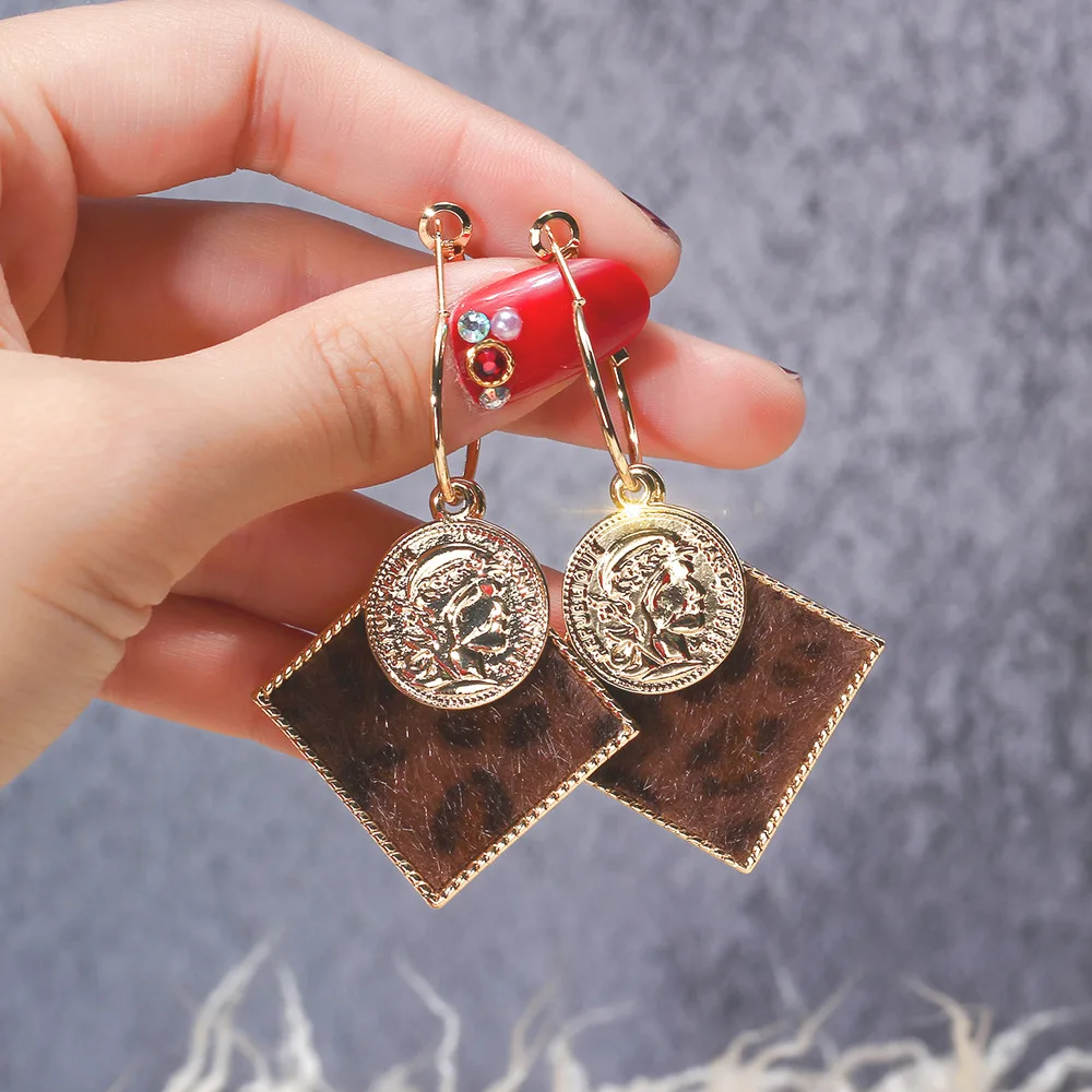 2019 Лидер продаж акриловая смола леопардовые серьги в виде капель с кристаллами