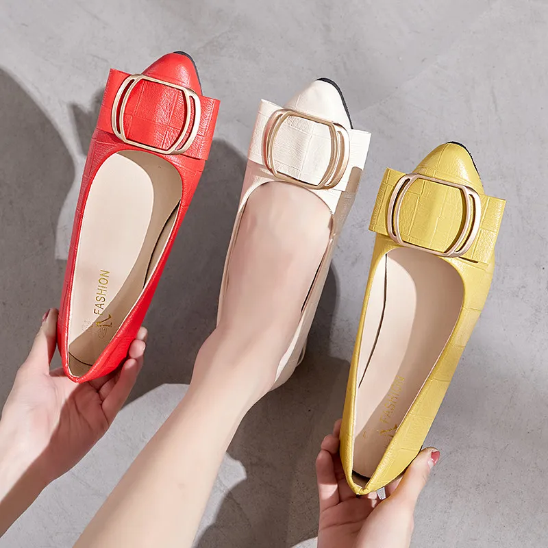 

2020 New Women Pumps Block Low Heels 3cm Lady Patent Leather Pointed Toe Autumn Single Shoes Female OL Office Lady Shoe