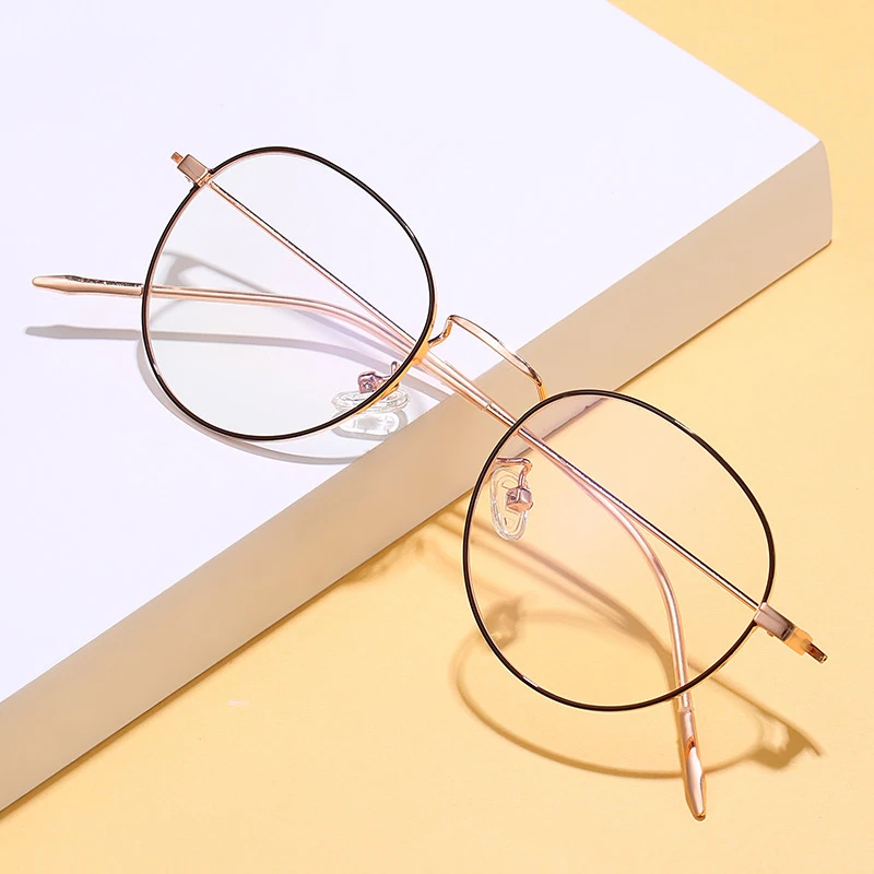 

Очки в металлической оправе с защитой от сисветильник