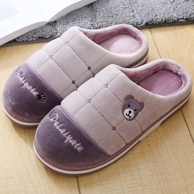 Purple Женские тапочки; милые теплые тапочки на зиму с милым медведем; женская бархатная домашняя обувь в мелкую клетку; женская короткая плюшевая обувь; большие размеры 43-45 - Цвет: Purple