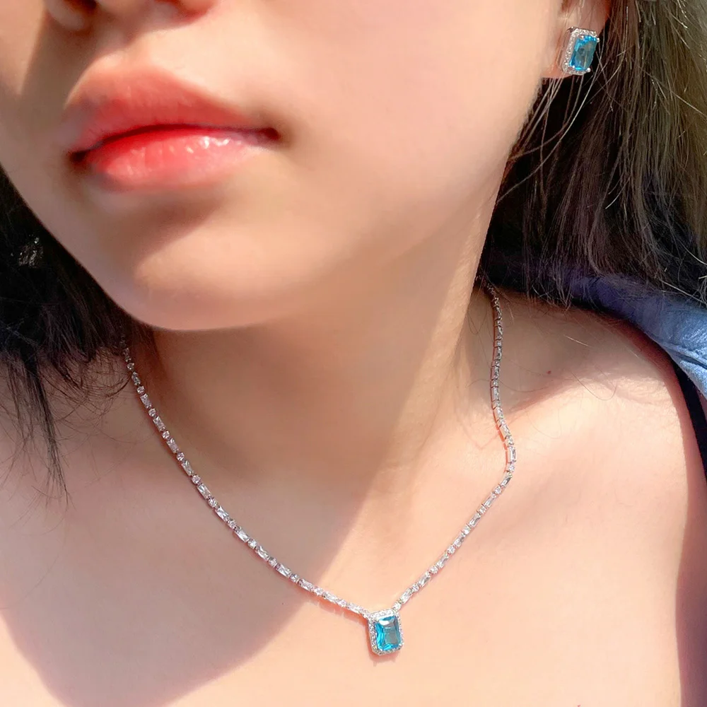 Ожерелье и серьги-подвески женские квадратные с светильник бым фианитом