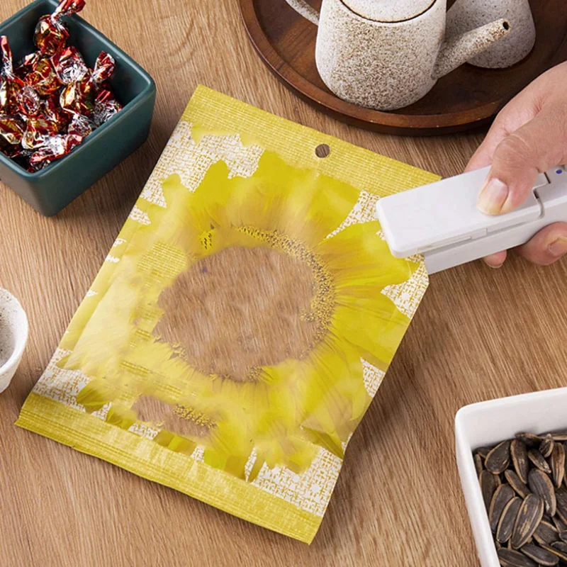 

Household Bag Sealer Rechargeable Magnetic Sealing Machine Gray & Wall Coat Hook Single Storage Hook A