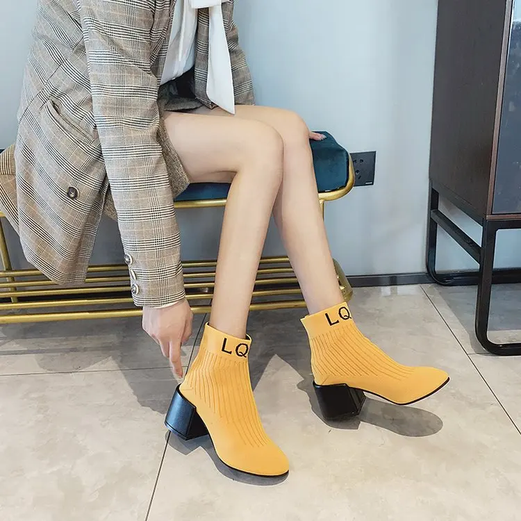 Желтые черные сапоги-носки на высоком каблуке женская зимняя обувь элегантные