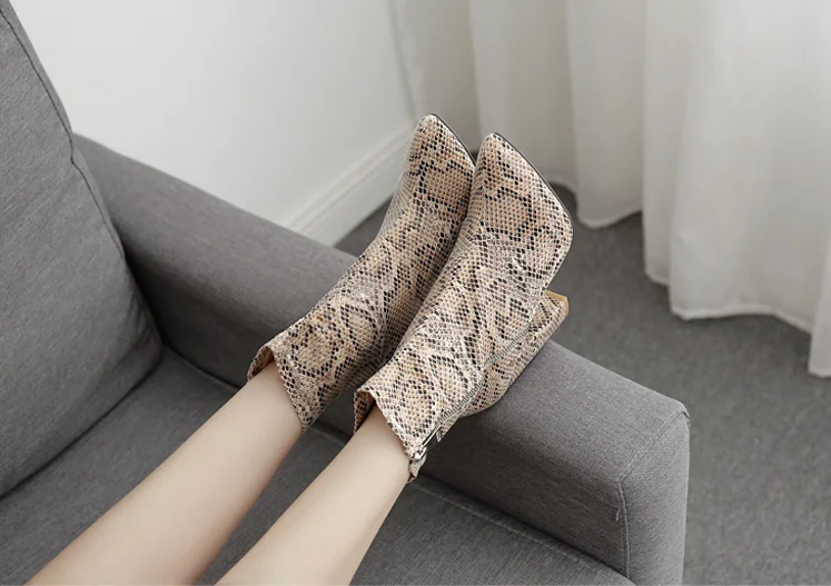 New Female Chelsea Boot Women Fashion Serpentine Boots Side Zipper Heel Sexy Short Punk Style size 41 42 | Обувь