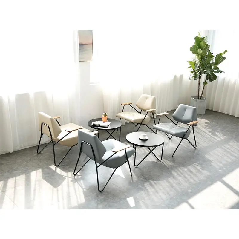 Сетчатые столы и стулья для магазина с красным десертом чайным обслуживанием