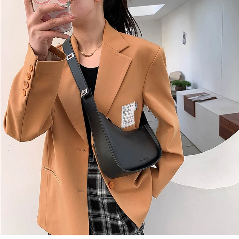 

Женская сумка на плечо, элегантная темпераментная дамская сумочка-Багет, модные сумки на плечо, однотонные сумки через плечо из мягкой иску...