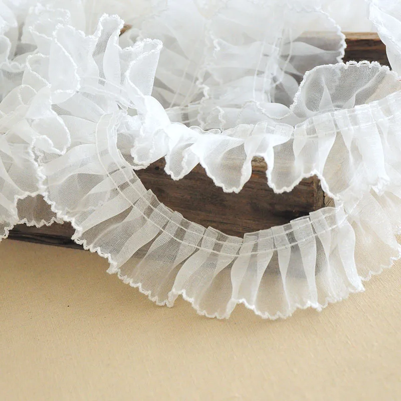 Кружевная ткань с бахромой