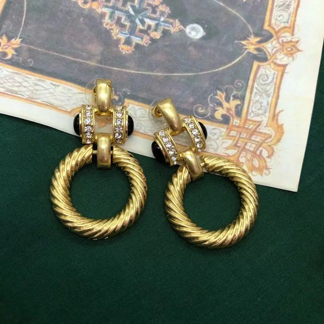 

European and American retro round elegant classic temperament earrings