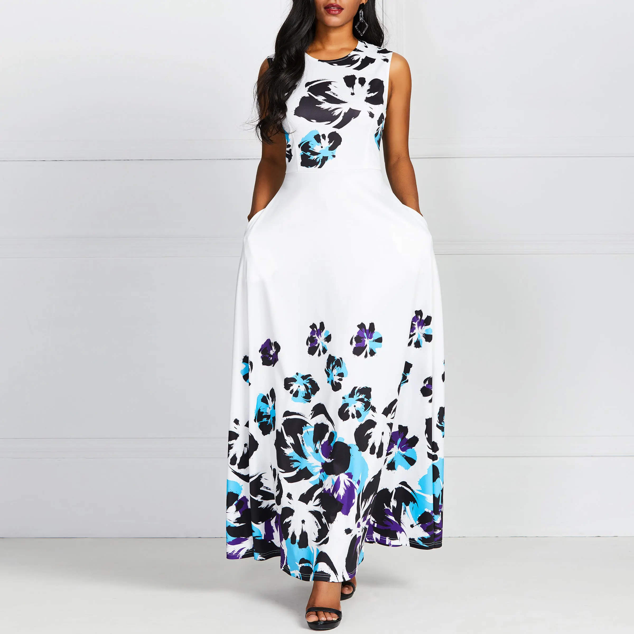 Женское платье макси без рукавов белое винтажное с цветочным принтом и карманом