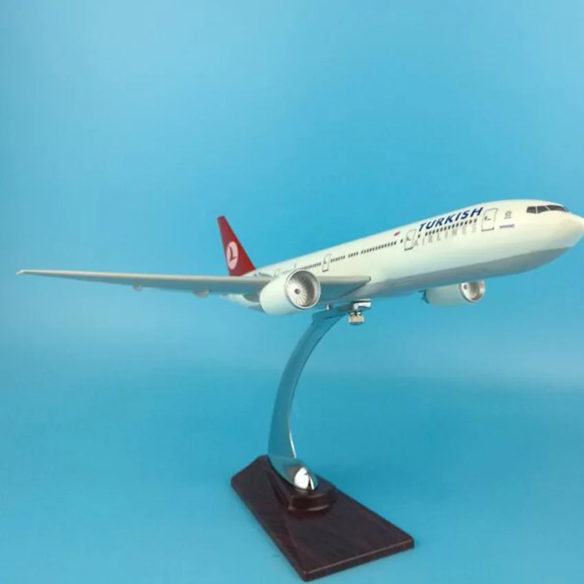 Модель турецкого самолета с базовым сплавом 32 см 1:200 B777 коллекционная
