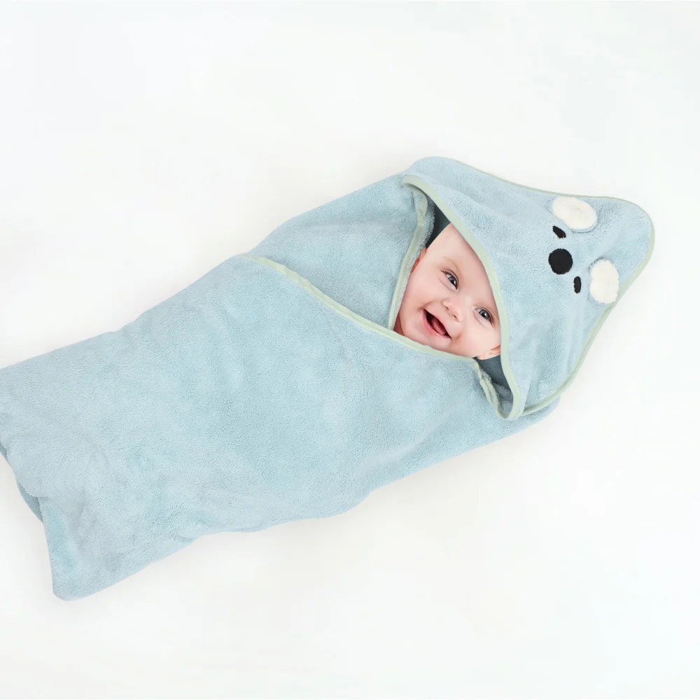 

Absorbent Kids Hooded Bathrobe Adorable Cartoon Coral Fleece Bath Towel