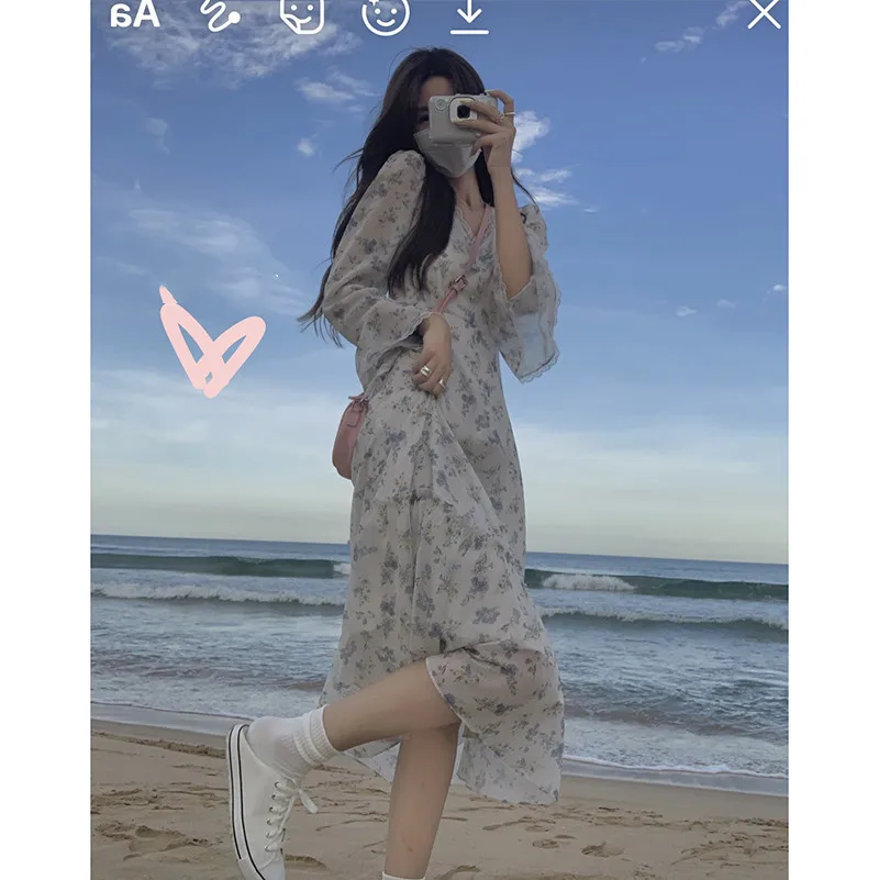 

First love flower women's summer light temperament design sense fine trumpet sleeve Kikyo dress