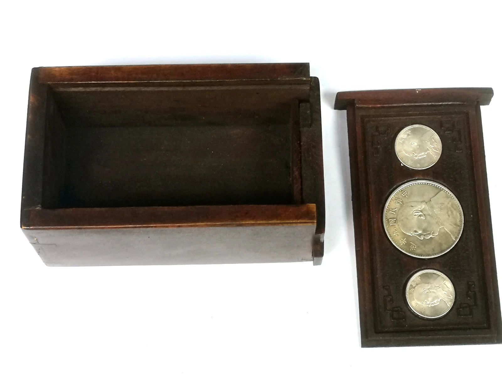 

YIZHU CULTUER ART Collection Old Chinese Wood Hand Carving Inlay Antique Silver Coin " Yuan Shih-kai " Statue Jewelry Boxes Gift